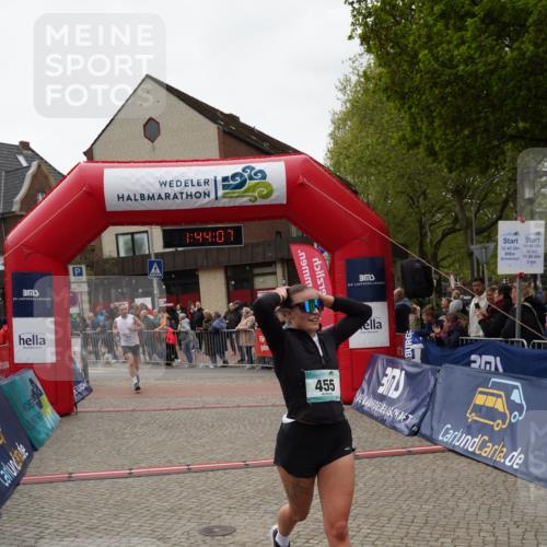 04.05.2025 - 8. Wedeler Halbmarathon Felixshl http://msf.ph/oto/7818783 04.05.2025 11:44:05 Ziel 455, 558 meine-sportfotos.de