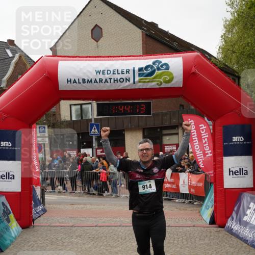 04.05.2025 - 8. Wedeler Halbmarathon Felixshl http://msf.ph/oto/7818791 04.05.2025 11:44:11 Ziel 558, 914 meine-sportfotos.de