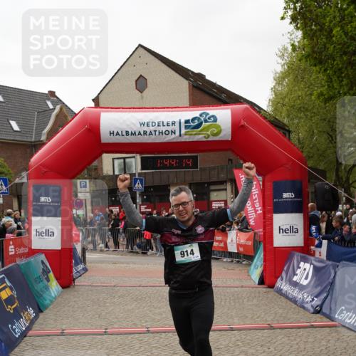 04.05.2025 - 8. Wedeler Halbmarathon Felixshl http://msf.ph/oto/7818795 04.05.2025 11:44:12 Ziel 558, 914 meine-sportfotos.de