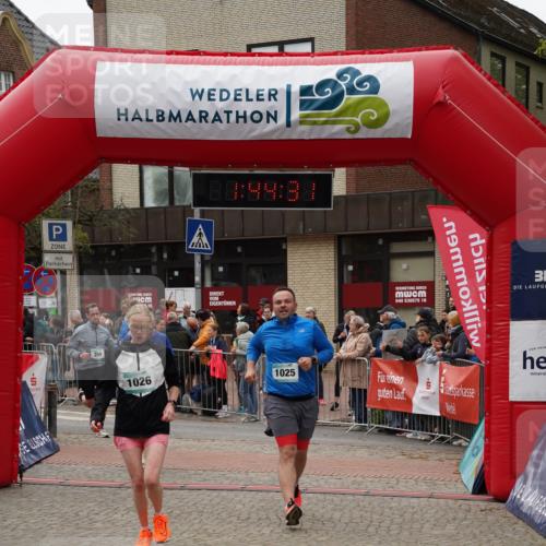 04.05.2025 - 8. Wedeler Halbmarathon Felixshl http://msf.ph/oto/7818804 04.05.2025 11:44:29 Ziel 399, 425 meine-sportfotos.de