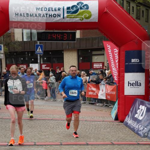 04.05.2025 - 8. Wedeler Halbmarathon Felixshl http://msf.ph/oto/7818807 04.05.2025 11:44:29 Ziel 399, 425 meine-sportfotos.de