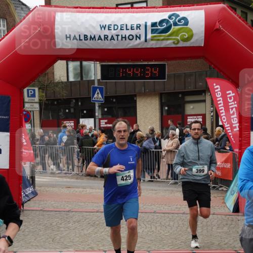 04.05.2025 - 8. Wedeler Halbmarathon Felixshl http://msf.ph/oto/7818812 04.05.2025 11:44:32 Ziel 399, 425 meine-sportfotos.de