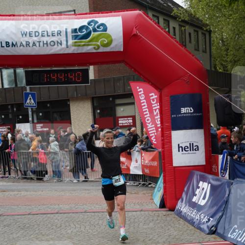 04.05.2025 - 8. Wedeler Halbmarathon Felixshl http://msf.ph/oto/7818818 04.05.2025 11:44:38 Ziel 402 meine-sportfotos.de