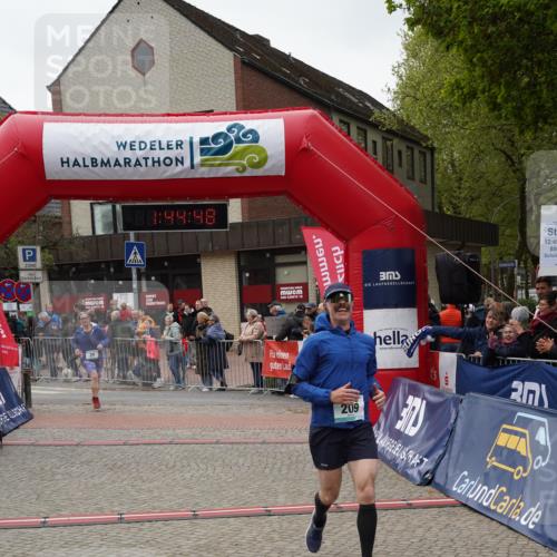 04.05.2025 - 8. Wedeler Halbmarathon Felixshl http://msf.ph/oto/7818835 04.05.2025 11:44:46 Ziel 39, 209 meine-sportfotos.de