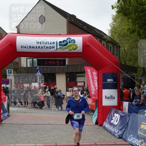 04.05.2025 - 8. Wedeler Halbmarathon Felixshl http://msf.ph/oto/7818842 04.05.2025 11:44:49 Ziel 39, 209 meine-sportfotos.de