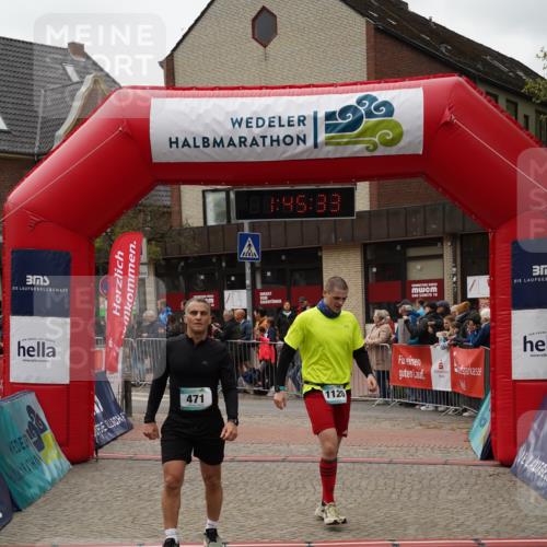 04.05.2025 - 8. Wedeler Halbmarathon Felixshl http://msf.ph/oto/7818901 04.05.2025 11:45:31 Ziel 471, 808, 1120 meine-sportfotos.de