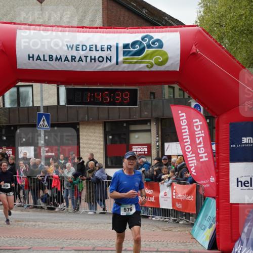 04.05.2025 - 8. Wedeler Halbmarathon Felixshl http://msf.ph/oto/7818911 04.05.2025 11:45:37 Ziel 576, 834 meine-sportfotos.de