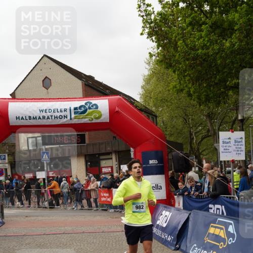 04.05.2025 - 8. Wedeler Halbmarathon Felixshl http://msf.ph/oto/7819024 04.05.2025 11:46:53 Ziel 487, 982 meine-sportfotos.de
