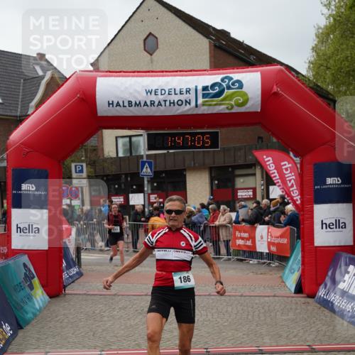 04.05.2025 - 8. Wedeler Halbmarathon Felixshl http://msf.ph/oto/7819032 04.05.2025 11:47:03 Ziel 186, 243 meine-sportfotos.de