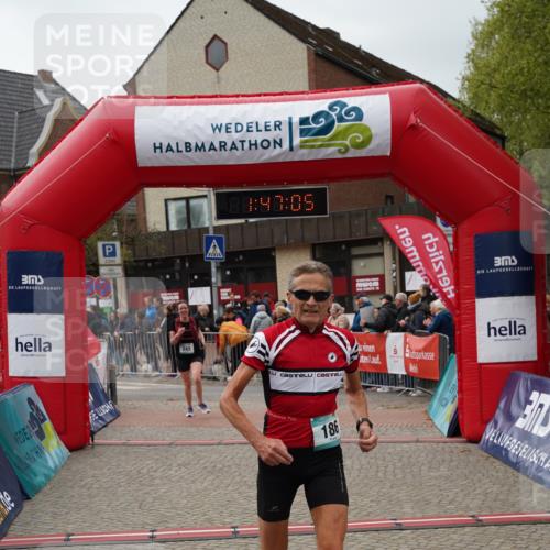 04.05.2025 - 8. Wedeler Halbmarathon Felixshl http://msf.ph/oto/7819035 04.05.2025 11:47:03 Ziel 186, 243 meine-sportfotos.de
