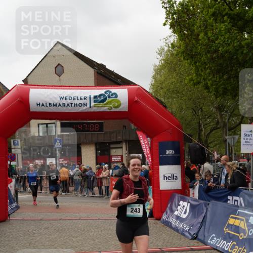 04.05.2025 - 8. Wedeler Halbmarathon Felixshl http://msf.ph/oto/7819040 04.05.2025 11:47:06 Ziel 186, 243, 866, 972 meine-sportfotos.de