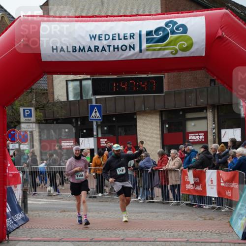 04.05.2025 - 8. Wedeler Halbmarathon Felixshl http://msf.ph/oto/7819091 04.05.2025 11:47:45 Ziel 1186, 1187 meine-sportfotos.de