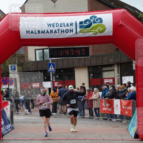 04.05.2025 - 8. Wedeler Halbmarathon Felixshl http://msf.ph/oto/7819094 04.05.2025 11:47:45 Ziel 1186, 1187 meine-sportfotos.de