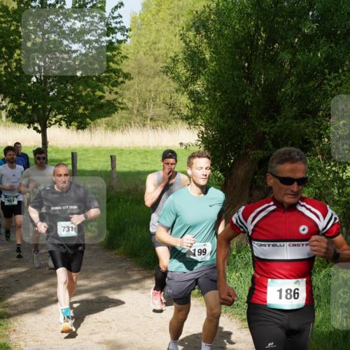 04.05.2025 - 8. Wedeler Halbmarathon Felixshl http://msf.ph/oto/7819219 04.05.2025 10:01:27 Laufen 957, 731, 199, 186 meine-sportfotos.de