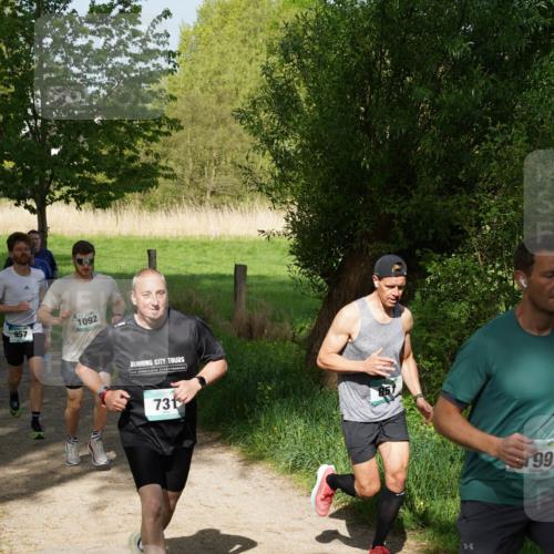 04.05.2025 - 8. Wedeler Halbmarathon Felixshl http://msf.ph/oto/7819223 04.05.2025 10:01:27 Laufen 957, 1092, 731, 851, 99 meine-sportfotos.de