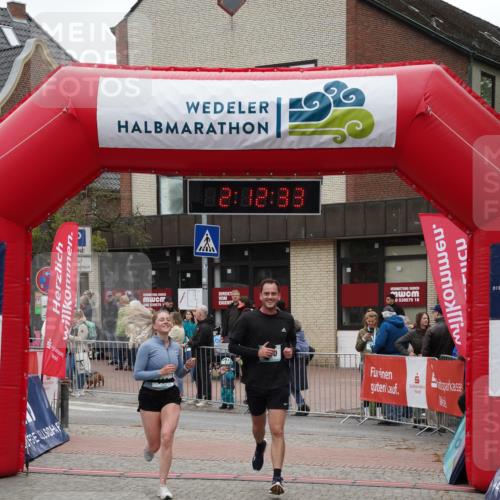 04.05.2025 - 8. Wedeler Halbmarathon Felixshl http://msf.ph/oto/7819354 04.05.2025 12:12:31 Ziel 110, 111 meine-sportfotos.de