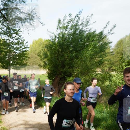 04.05.2025 - 8. Wedeler Halbmarathon Felixshl http://msf.ph/oto/7819373 04.05.2025 10:01:53 Laufen 198, 683, 539, 745, 202, 555 meine-sportfotos.de