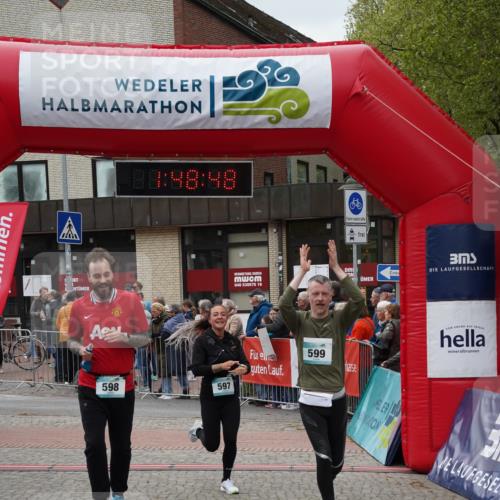 04.05.2025 - 8. Wedeler Halbmarathon Felixshl http://msf.ph/oto/7819396 04.05.2025 11:48:46 Ziel 597, 598, 599, 710 meine-sportfotos.de