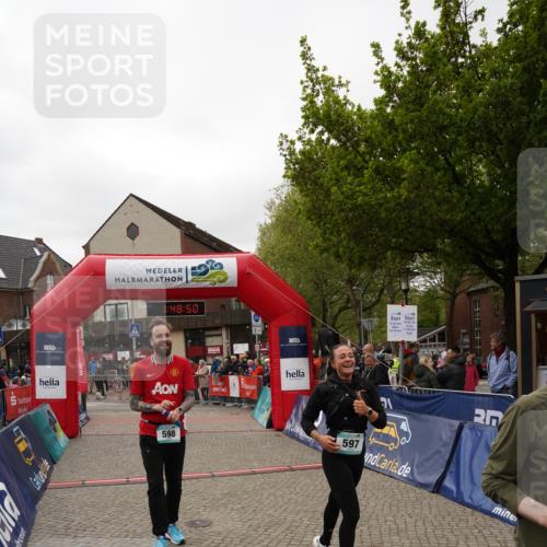 04.05.2025 - 8. Wedeler Halbmarathon Felixshl http://msf.ph/oto/7819419 04.05.2025 11:48:48 Ziel 597, 598, 599, 710 meine-sportfotos.de