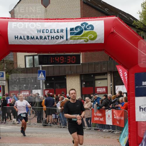04.05.2025 - 8. Wedeler Halbmarathon Felixshl http://msf.ph/oto/7819702 04.05.2025 11:49:28 Ziel 325, 1032, 1196 meine-sportfotos.de