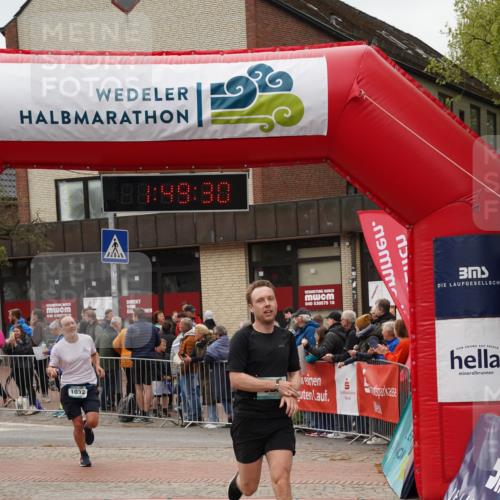 04.05.2025 - 8. Wedeler Halbmarathon Felixshl http://msf.ph/oto/7819704 04.05.2025 11:49:28 Ziel 325, 1032, 1196 meine-sportfotos.de