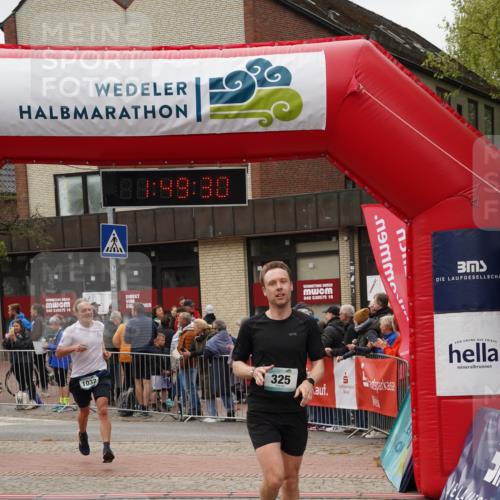 04.05.2025 - 8. Wedeler Halbmarathon Felixshl http://msf.ph/oto/7819705 04.05.2025 11:49:28 Ziel 325, 1032, 1196 meine-sportfotos.de