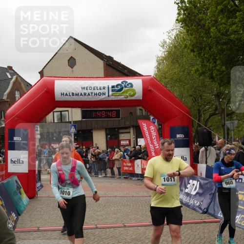 04.05.2025 - 8. Wedeler Halbmarathon Felixshl http://msf.ph/oto/7819734 04.05.2025 11:49:46 Ziel 283, 293, 960, 1010, 1011, 1055 meine-sportfotos.de