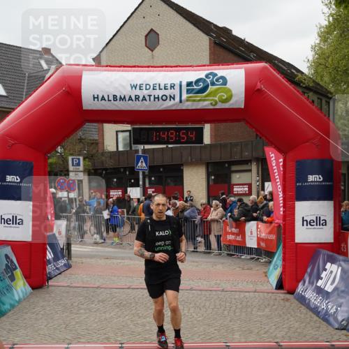 04.05.2025 - 8. Wedeler Halbmarathon Felixshl http://msf.ph/oto/7819739 04.05.2025 11:49:52 Ziel 841 meine-sportfotos.de