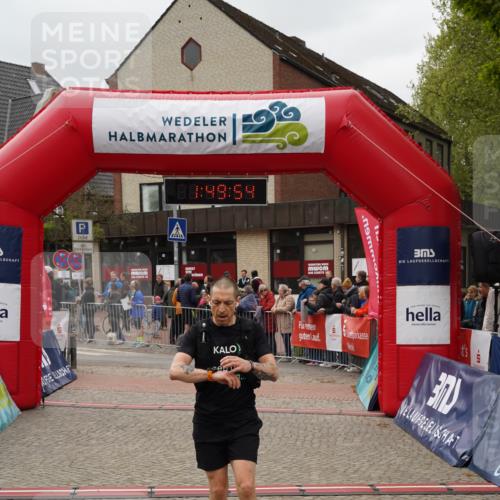 04.05.2025 - 8. Wedeler Halbmarathon Felixshl http://msf.ph/oto/7819744 04.05.2025 11:49:52 Ziel 841 meine-sportfotos.de