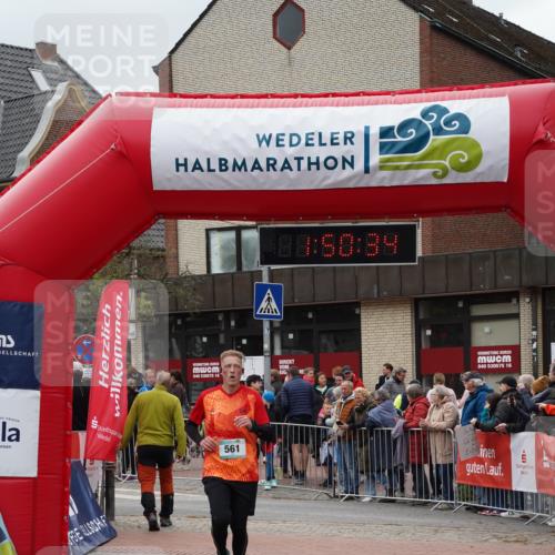 04.05.2025 - 8. Wedeler Halbmarathon Felixshl http://msf.ph/oto/7819779 04.05.2025 11:50:32 Ziel 215, 561 meine-sportfotos.de