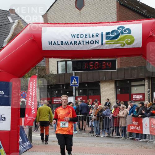04.05.2025 - 8. Wedeler Halbmarathon Felixshl http://msf.ph/oto/7819781 04.05.2025 11:50:32 Ziel 215, 561 meine-sportfotos.de
