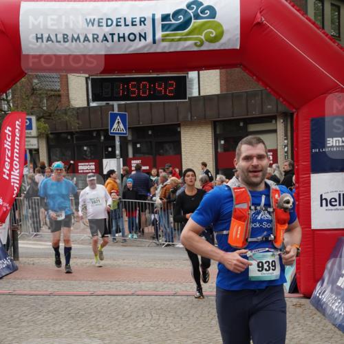 04.05.2025 - 8. Wedeler Halbmarathon Felixshl http://msf.ph/oto/7819795 04.05.2025 11:50:40 Ziel 468, 865, 939, 1071 meine-sportfotos.de