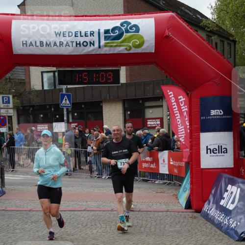 04.05.2025 - 8. Wedeler Halbmarathon Felixshl http://msf.ph/oto/7819836 04.05.2025 11:51:07 Ziel 400, 528, 731 meine-sportfotos.de