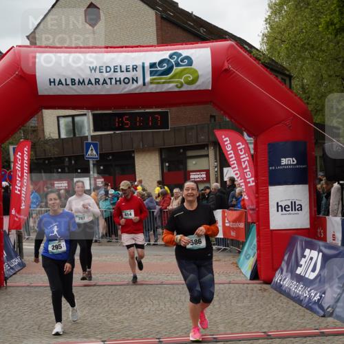 04.05.2025 - 8. Wedeler Halbmarathon Felixshl http://msf.ph/oto/7819850 04.05.2025 11:51:15 Ziel 295, 297, 414, 586 meine-sportfotos.de