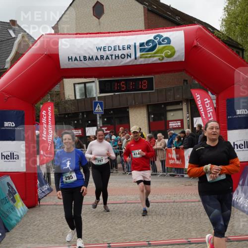 04.05.2025 - 8. Wedeler Halbmarathon Felixshl http://msf.ph/oto/7819854 04.05.2025 11:51:16 Ziel 295, 297, 414, 586 meine-sportfotos.de