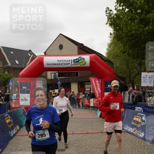 04.05.2025 - 8. Wedeler Halbmarathon Felixshl http://msf.ph/oto/7819860 04.05.2025 11:51:18 Ziel 295, 297, 414, 586 meine-sportfotos.de