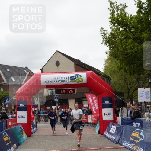 04.05.2025 - 8. Wedeler Halbmarathon Felixshl http://msf.ph/oto/7819861 04.05.2025 11:51:24 Ziel 458, 802 meine-sportfotos.de