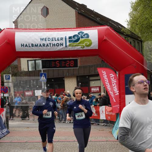 04.05.2025 - 8. Wedeler Halbmarathon Felixshl http://msf.ph/oto/7819865 04.05.2025 11:51:26 Ziel 458, 802 meine-sportfotos.de