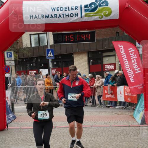 04.05.2025 - 8. Wedeler Halbmarathon Felixshl http://msf.ph/oto/7819888 04.05.2025 11:51:42 Ziel 64, 739, 740 meine-sportfotos.de