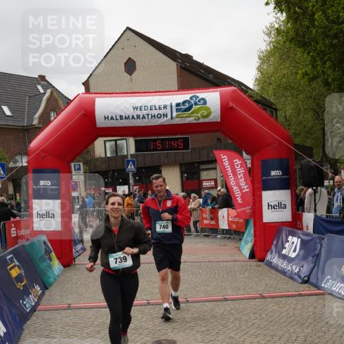 04.05.2025 - 8. Wedeler Halbmarathon Felixshl http://msf.ph/oto/7819889 04.05.2025 11:51:43 Ziel 64, 739, 740 meine-sportfotos.de