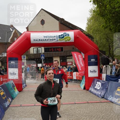 04.05.2025 - 8. Wedeler Halbmarathon Felixshl http://msf.ph/oto/7819892 04.05.2025 11:51:44 Ziel 64, 739, 740 meine-sportfotos.de