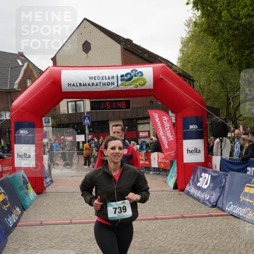 04.05.2025 - 8. Wedeler Halbmarathon Felixshl http://msf.ph/oto/7819893 04.05.2025 11:51:44 Ziel 64, 739, 740 meine-sportfotos.de