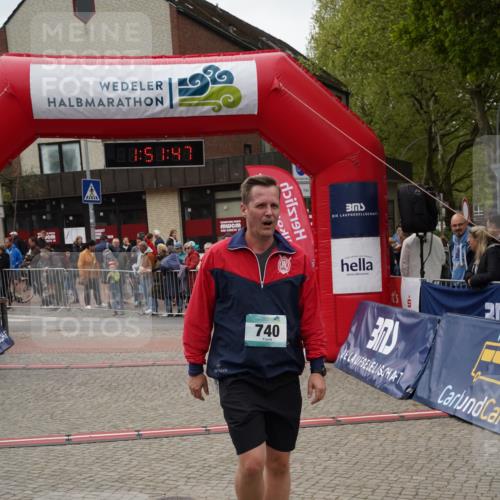 04.05.2025 - 8. Wedeler Halbmarathon Felixshl http://msf.ph/oto/7819894 04.05.2025 11:51:45 Ziel 64, 739, 740 meine-sportfotos.de
