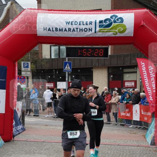 04.05.2025 - 8. Wedeler Halbmarathon Felixshl http://msf.ph/oto/7819916 04.05.2025 11:52:26 Ziel 123, 168, 852, 1166 meine-sportfotos.de