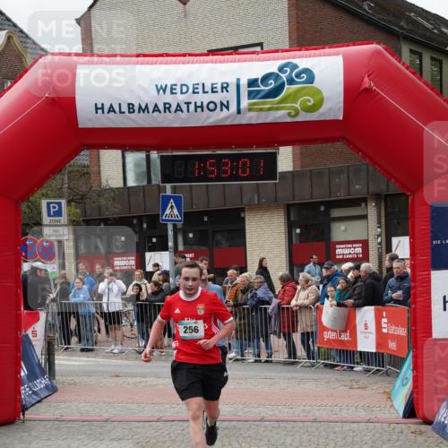 04.05.2025 - 8. Wedeler Halbmarathon Felixshl http://msf.ph/oto/7819959 04.05.2025 11:52:59 Ziel 233, 256 meine-sportfotos.de