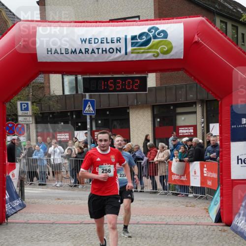 04.05.2025 - 8. Wedeler Halbmarathon Felixshl http://msf.ph/oto/7819961 04.05.2025 11:53:00 Ziel 233, 256 meine-sportfotos.de