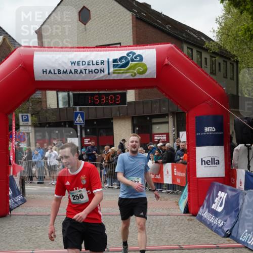 04.05.2025 - 8. Wedeler Halbmarathon Felixshl http://msf.ph/oto/7819964 04.05.2025 11:53:01 Ziel 233, 256 meine-sportfotos.de