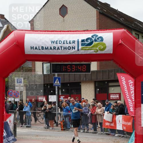 04.05.2025 - 8. Wedeler Halbmarathon Felixshl http://msf.ph/oto/7820010 04.05.2025 11:53:46 Ziel 585 meine-sportfotos.de