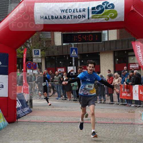 04.05.2025 - 8. Wedeler Halbmarathon Felixshl http://msf.ph/oto/7820043 04.05.2025 11:53:59 Ziel 222, 467, 786, 925 meine-sportfotos.de