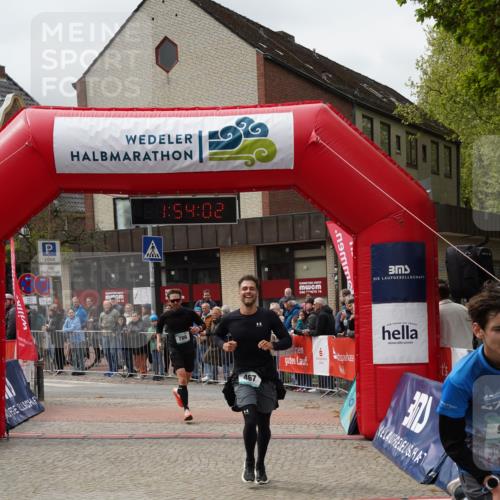 04.05.2025 - 8. Wedeler Halbmarathon Felixshl http://msf.ph/oto/7820047 04.05.2025 11:54:00 Ziel 222, 467, 786, 925 meine-sportfotos.de